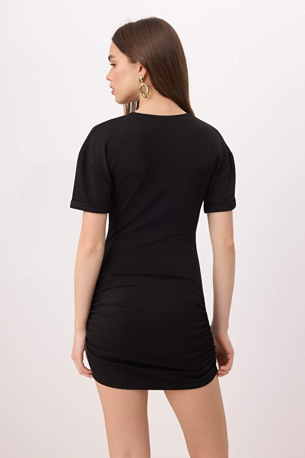 Siyah Bodycon Kısa Kollu Aksesuar Detaylı Mini Soft Touch Örme Elbise TWOSS26EL00561 - 4