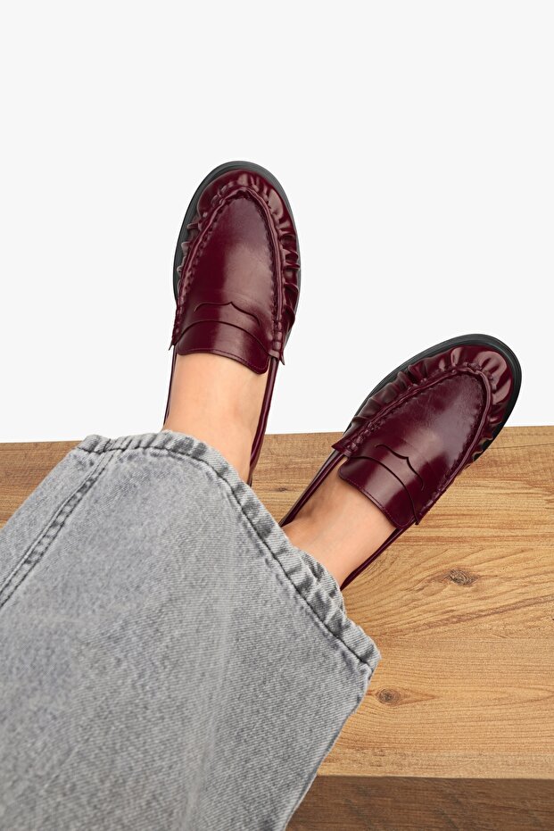 Women's Rovel Burgundy Skin Ruched Soft Moccasin
