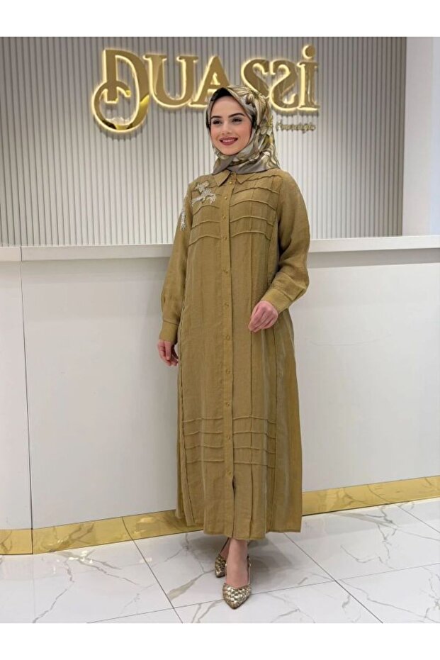 فستان كوبرا طويل مع بطانة داخلية مرصع بالأحجار