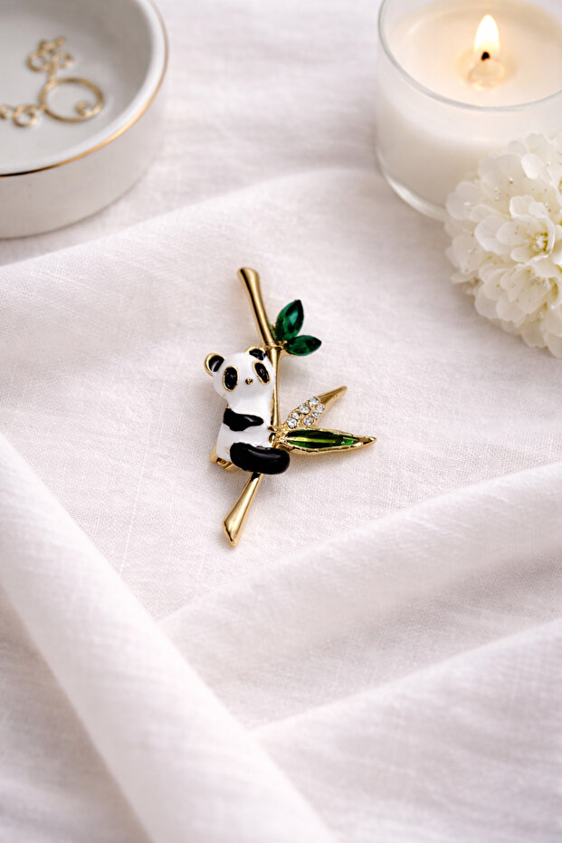 Dalda Panda Figürlü Broş
