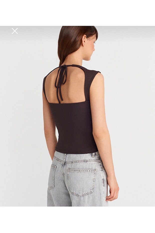 Arkadan bağlamalı crop - 2