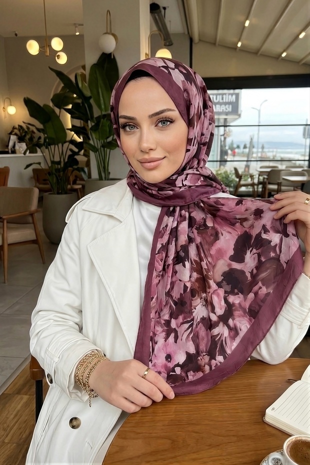 Vişne İpekhan Patterned Shawl