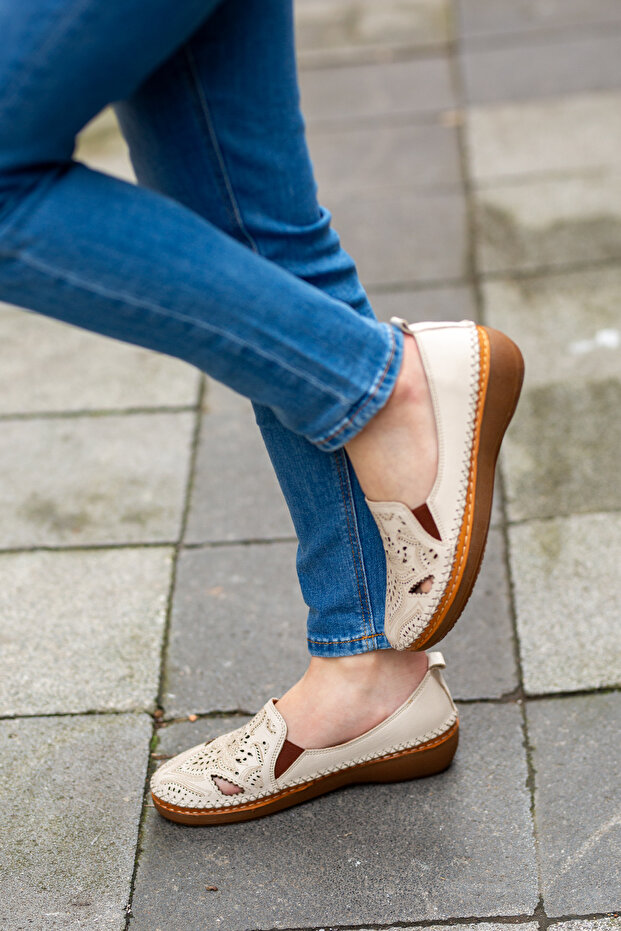 Genuine Leather Saraç Detailed Patterned Daily Soft Shoes Beige