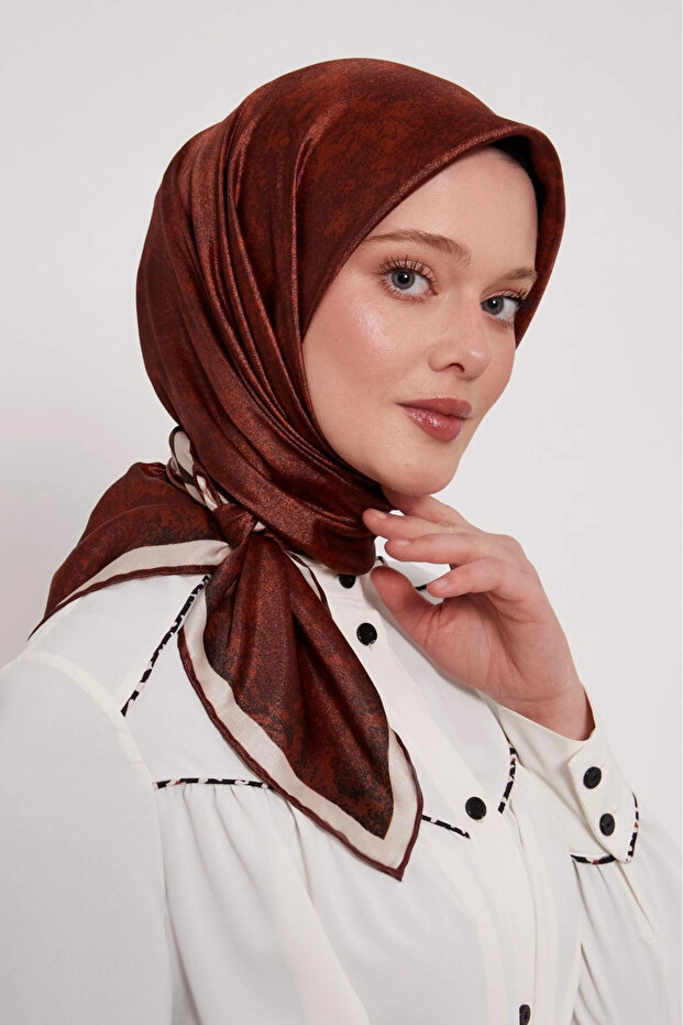 وشاح كريستال بولوت باتيك كيريت