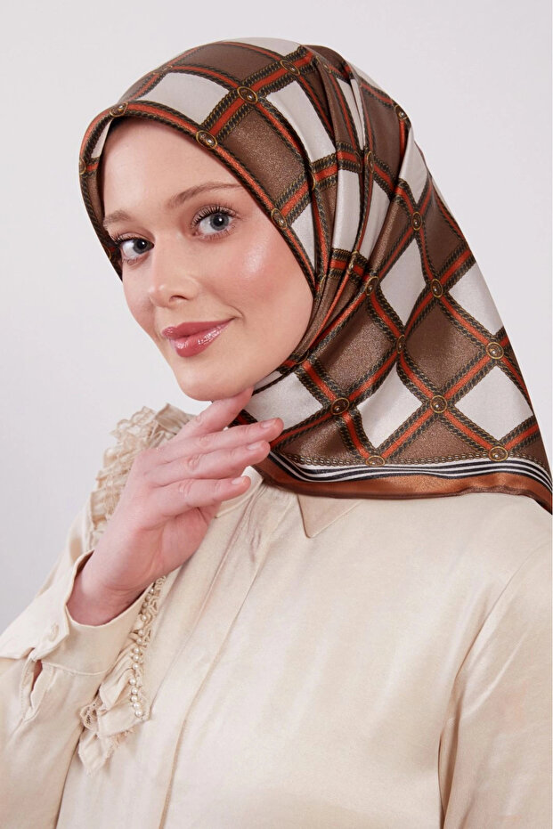 وشاح كريستالي بنمط البقلاوة بالشوكولاتة