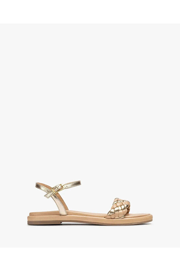 FLAT SANDAL WITH A PLAITED VAMP