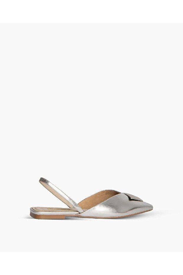 FLAT SLINGBACK WITH METAL DETAIL IN SILVER
