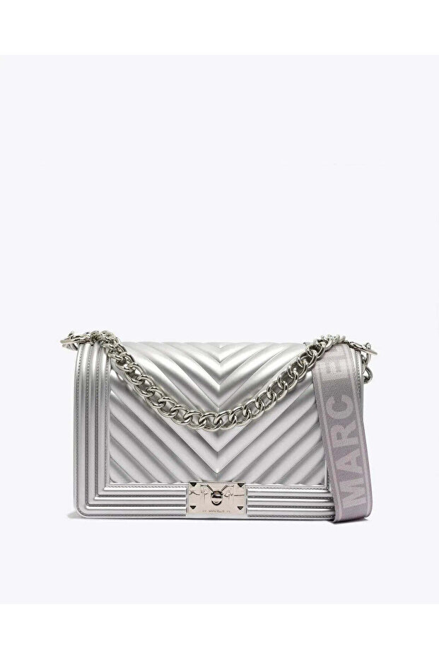 FLAT M IN SILVER