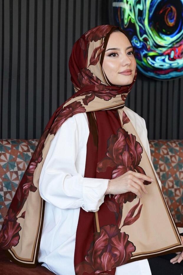 شال من القطن الناعم باللون العنابي بنمط الزهور