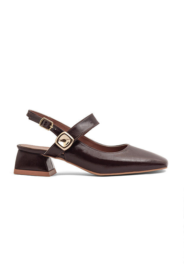 Hnm 401 Adjustable Sandals with Tape Buckle Detail