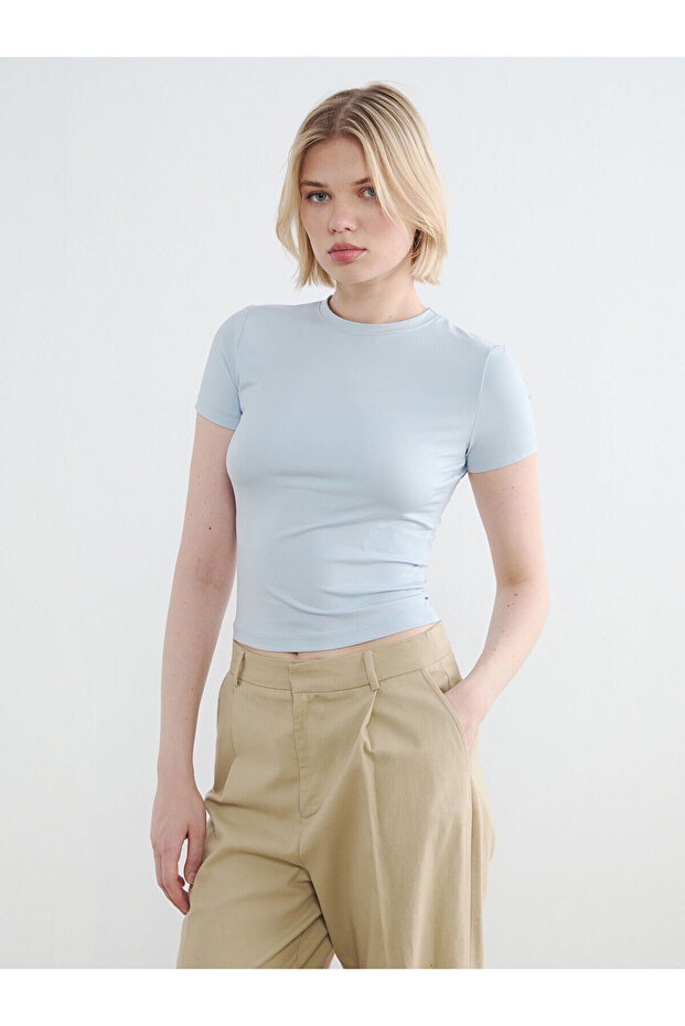 Nevavm Women's T-Shirt with Oval Collar and Difference