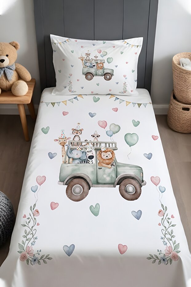 Safari Party Patterned Bedspread and Pillowcase