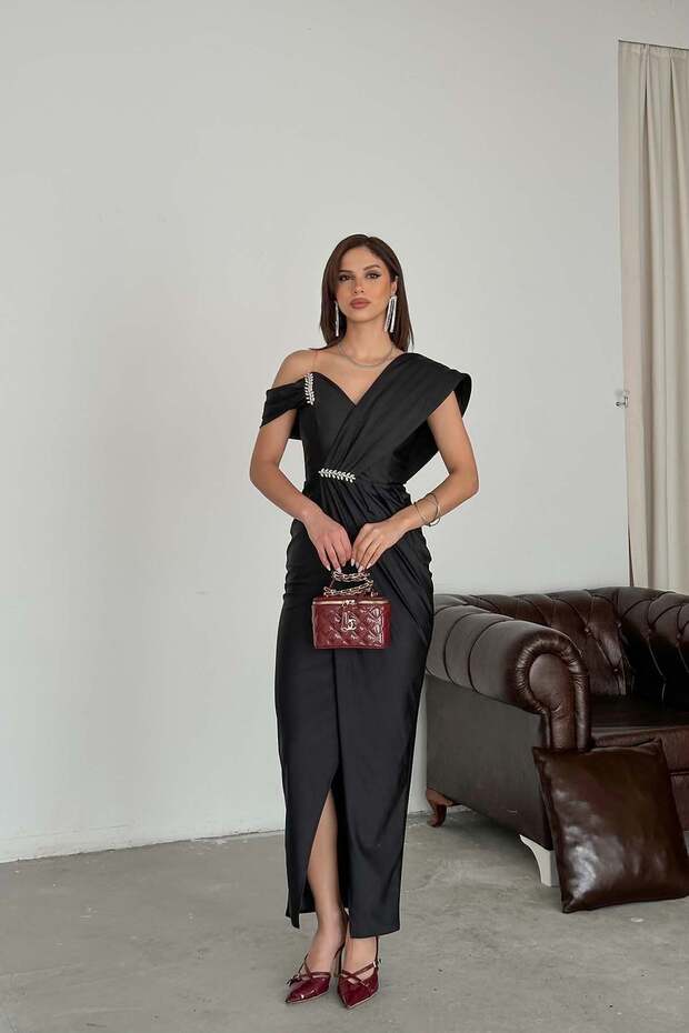 Women's Black Draped Long Evening Dress – Stylish Event Dress with Stone Detailing Mlb169