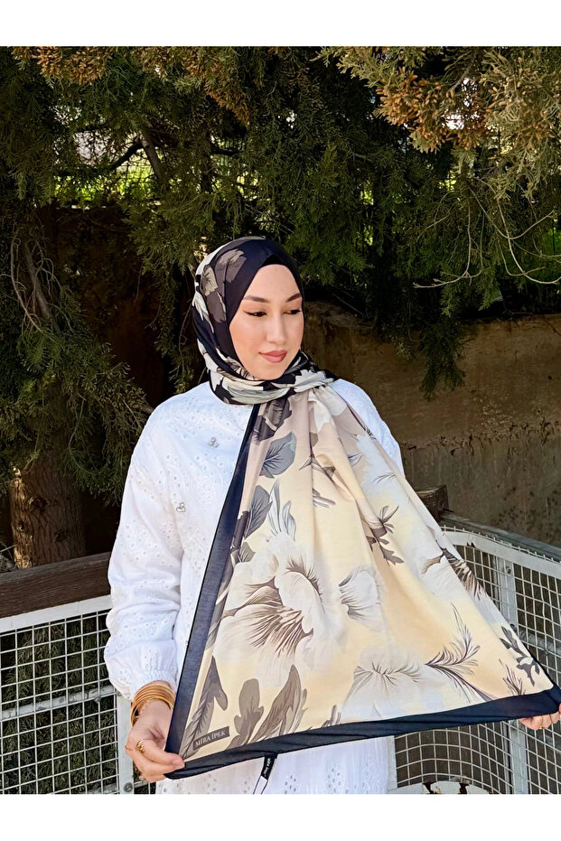 شال نسائي أسود كريمي بنقشة زهور وأوراق كبيرة من القطن الناعم ذو ملمس ناعم