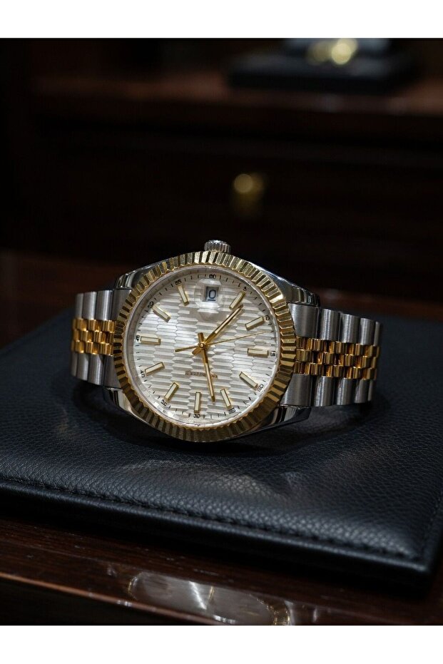 Stainless Steel Case Cord Calendar Diver Model Water Resistant Luxury Series Men's Single Design