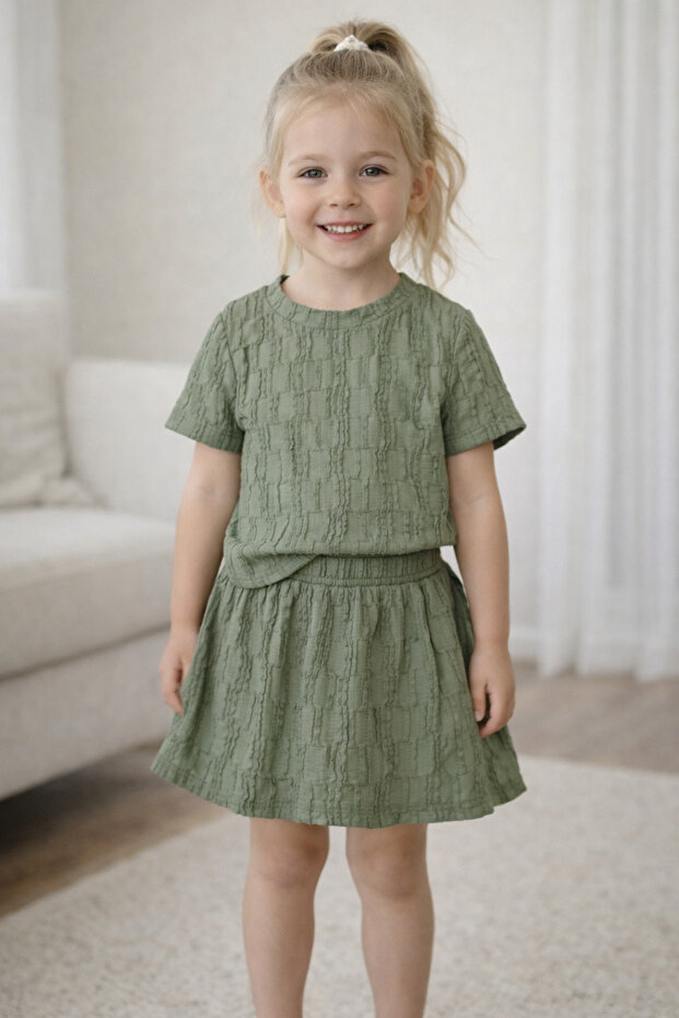 Girl's Wrinkled Fabric Shorts and Skirt Set