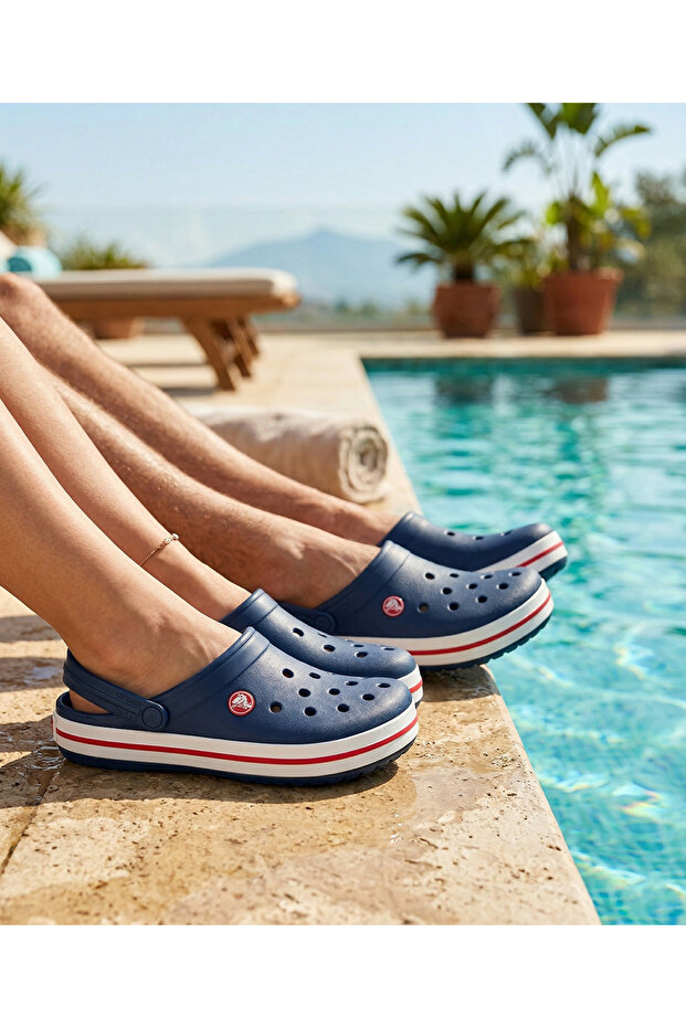 حذاء Crocband ملون للجنسين