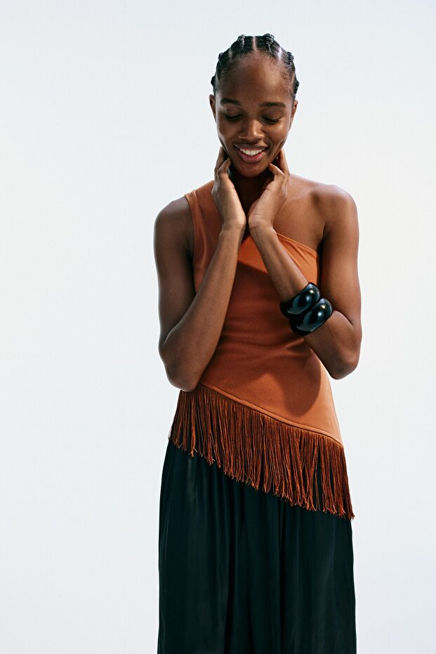 Püsküllü ve Tek Omuzlu Üst - 1