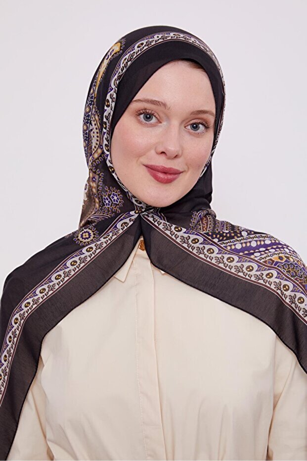 شال رياضي بنمط عرقي