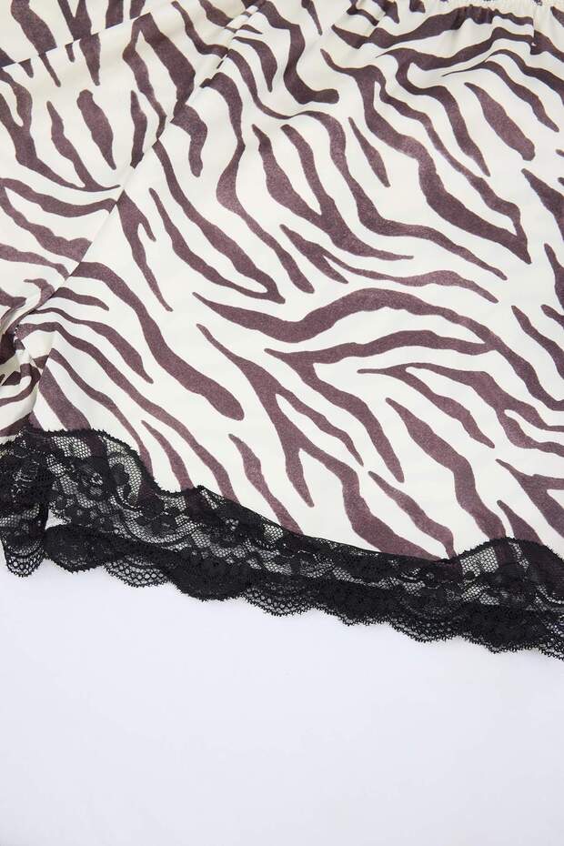 Ekru-Kahverengi Zebra Desenli Dantel Detaylı Saten Dokuma Pijama Takımı THMSS26PT00188 - 5