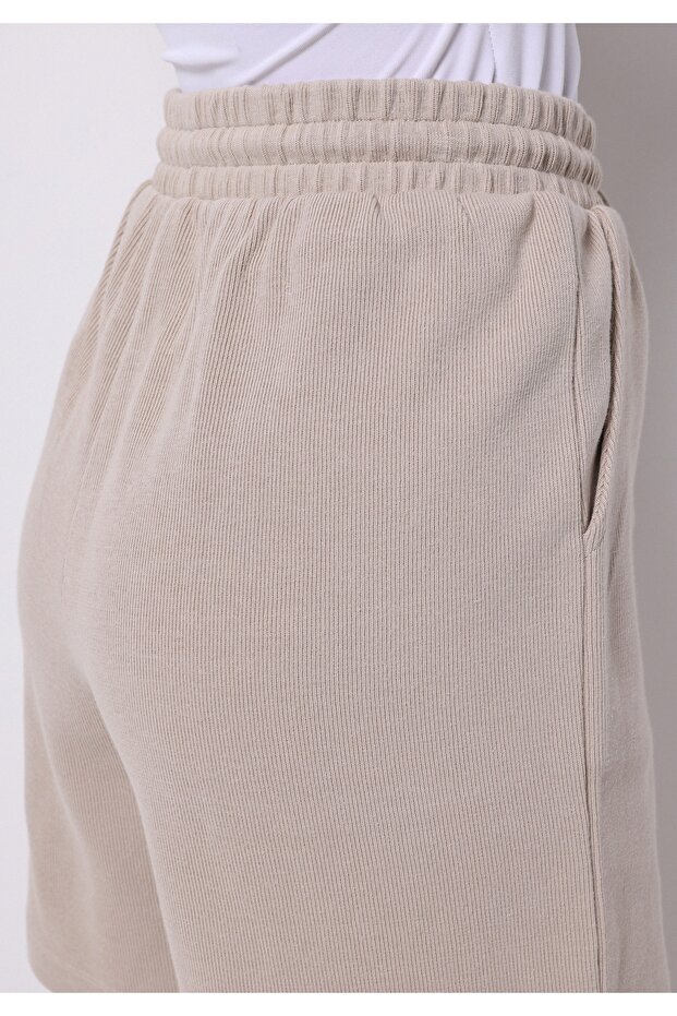 Regular Fit Orta Bel Baskılı Kadın Bej Şort - 5