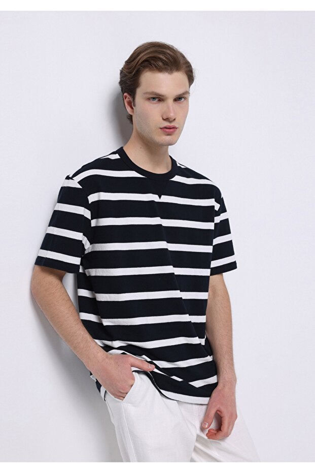 Comfort Fit Round Neck Striped Men's Navy Blue Pocketless Short Sleeve T-Shirt