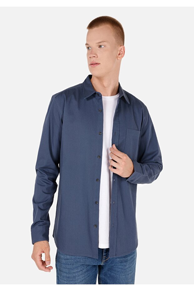 قميص رجالي ذو قصة ضيقة وياقة كلاسيكية ومتين باللون الأزرق وأكمام طويلة