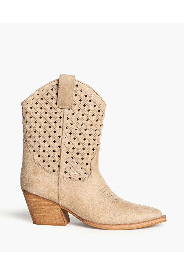 COUNTRY-STYLE ANKLE BOOT