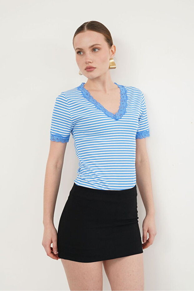 D 3006 Collar and Sleeve Cuff Guipure V-Neck T-Shirt - Blue | D3006 - Blue
