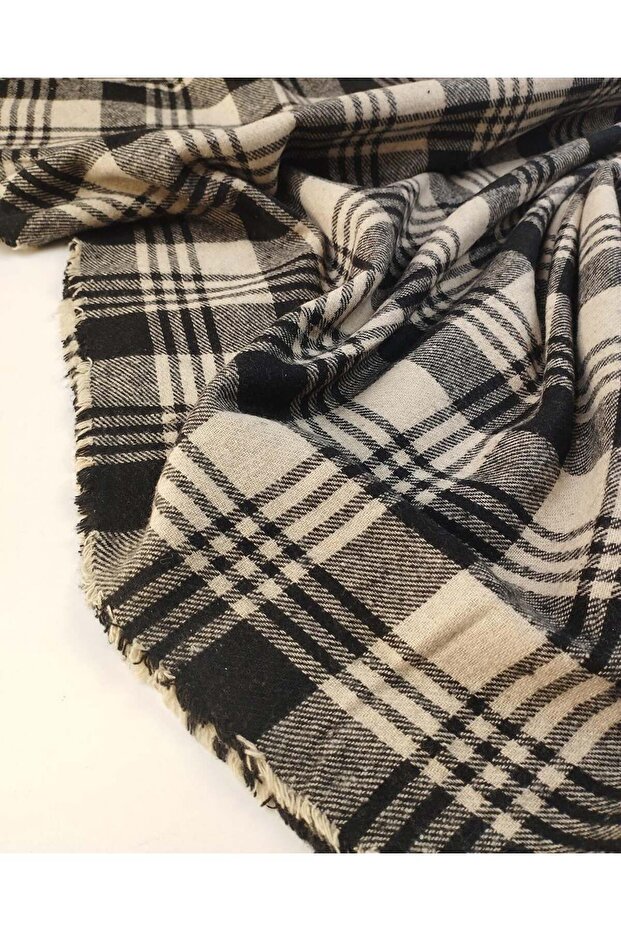 Plaid Woven Fabric in Cream and Black Colors 145X260Cm