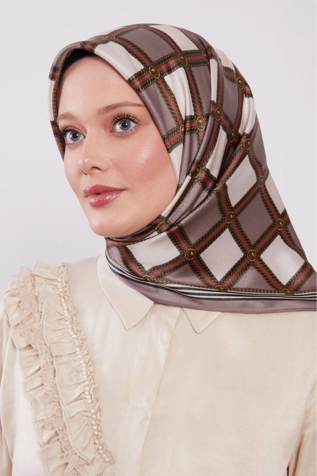وشاح كريستال بنمط البقلاوة من فرو المنك