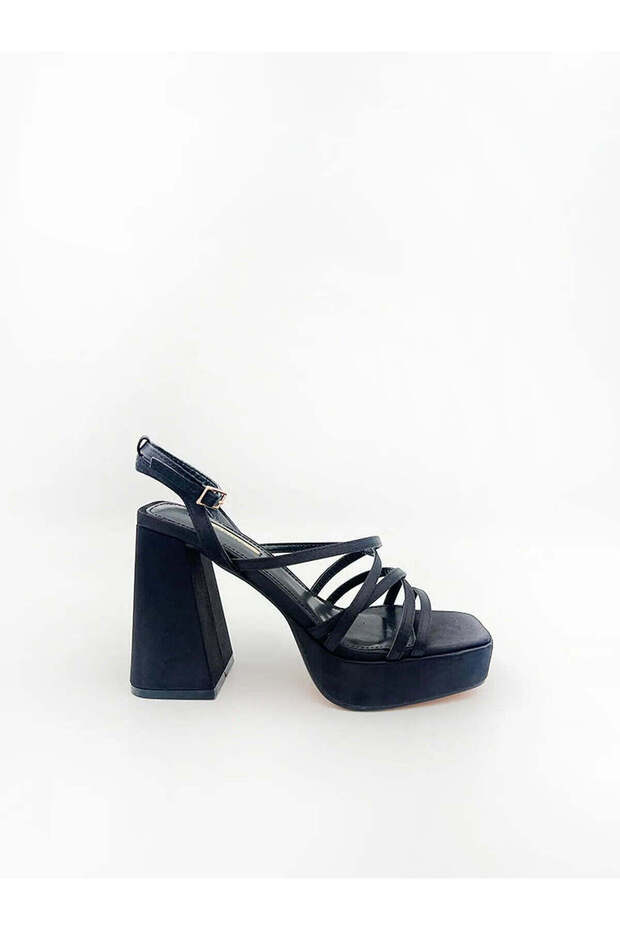 STRAPPY SANDALS WITH CHUNKY HEEL
