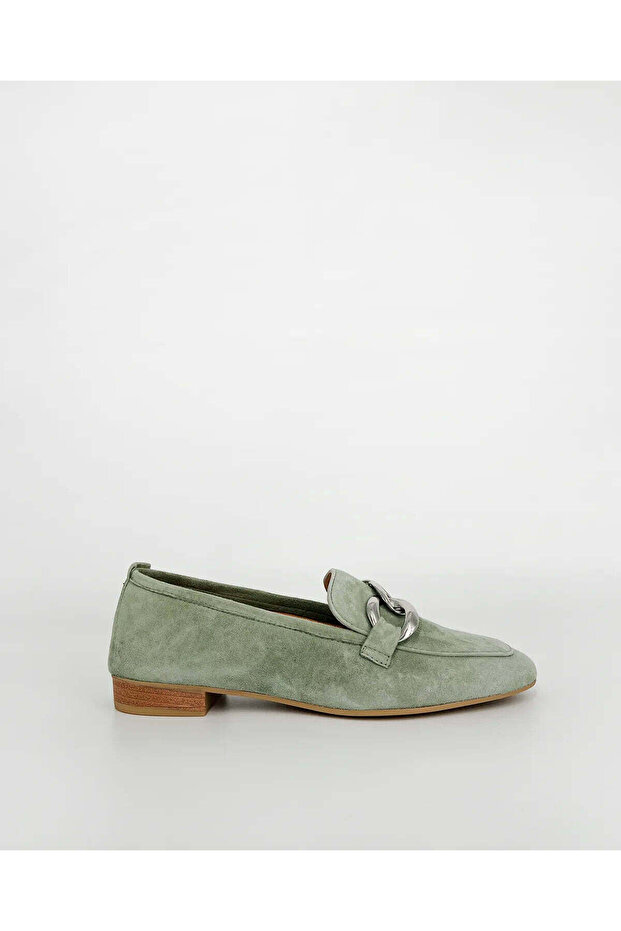 LOAFER WITH METAL CHAIN DETAIL