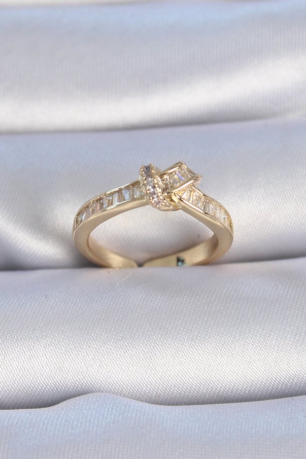 Stylish Brass Gold Color Zircon Stone Knot Model Women's Ring Teachers Mothers Valentine's Day Gift