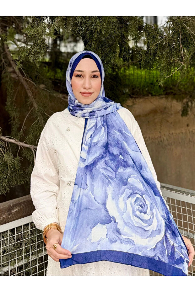 شال من القطن والخيزران ذو ملمس ناعم ونمط زهور بالألوان المائية الزرقاء