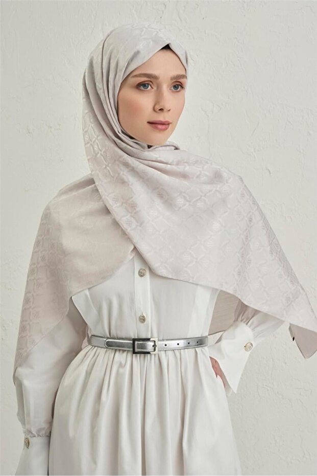 شال قطني مزين بسلسلة مونوغرام 1 17