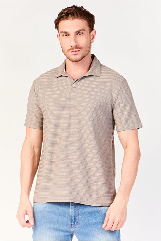 Men Regular Fit Textured Short Sleeves Polo Shirt, Grey