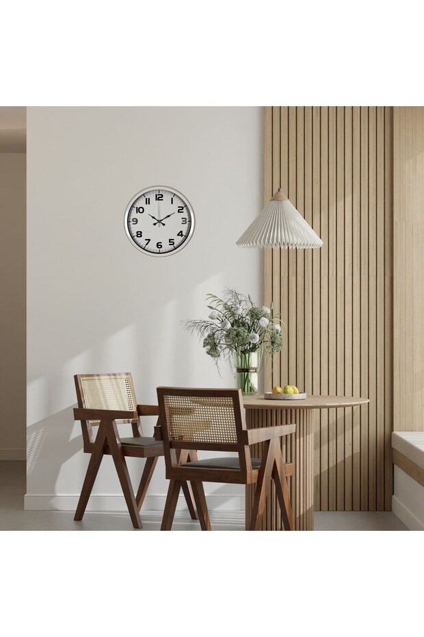ساعة حائط معدنية بيضاء بتصميم بسيط مقاس 40 سم RVRYT-RS345