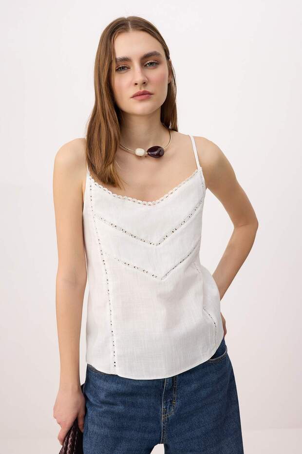 Beyaz Dantel Şerit Detaylı Dokuma Bluz TWOSS26BZ00493 - 1