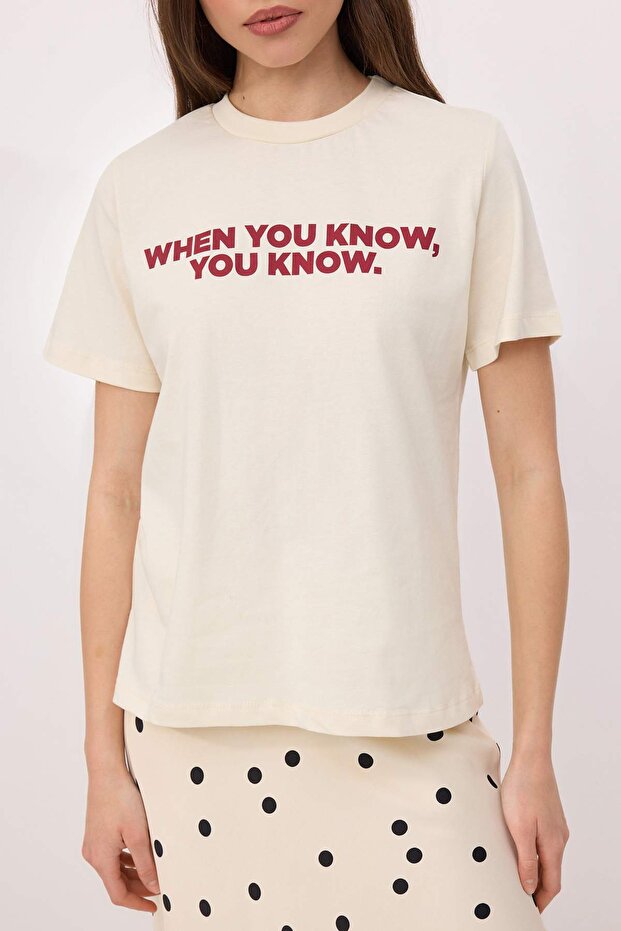 Ekru Slogan Regular/Normal Kalıp Kısa Kollu Tok %100 Pamuk Örme T-Shirt TWOSS26TS00155 - 3