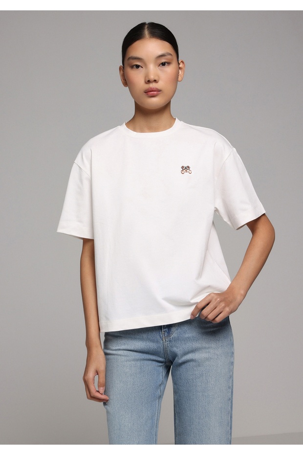 Boyfriend Fit Round Neck Embroidered Women's White Short Sleeve T-Shirt