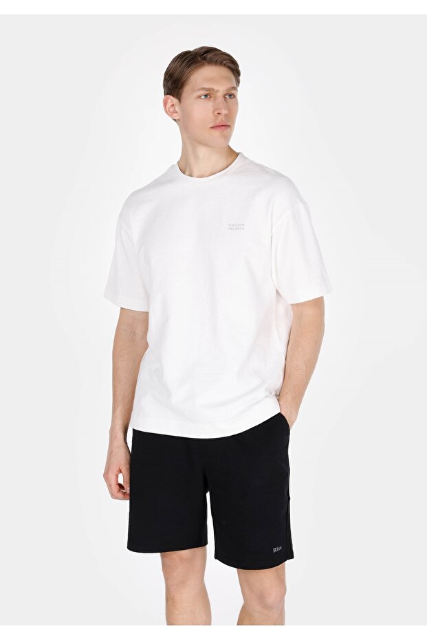 Comfort Fit Round Neck Plain Men's Pocketless White Short Sleeve T-Shirt