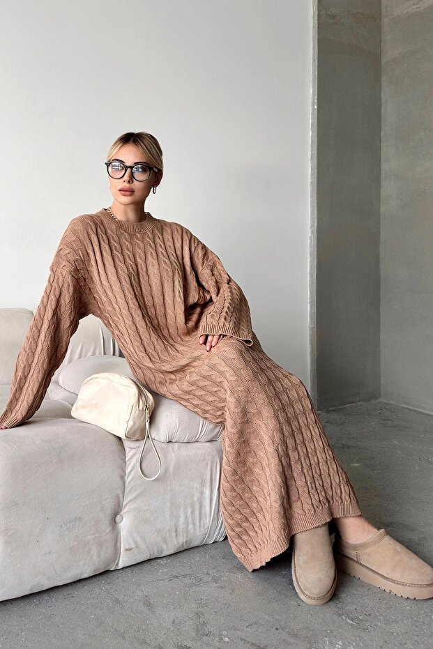 Women's Caramel Crew Neck Braided Midi Length Winter Knitwear Dress