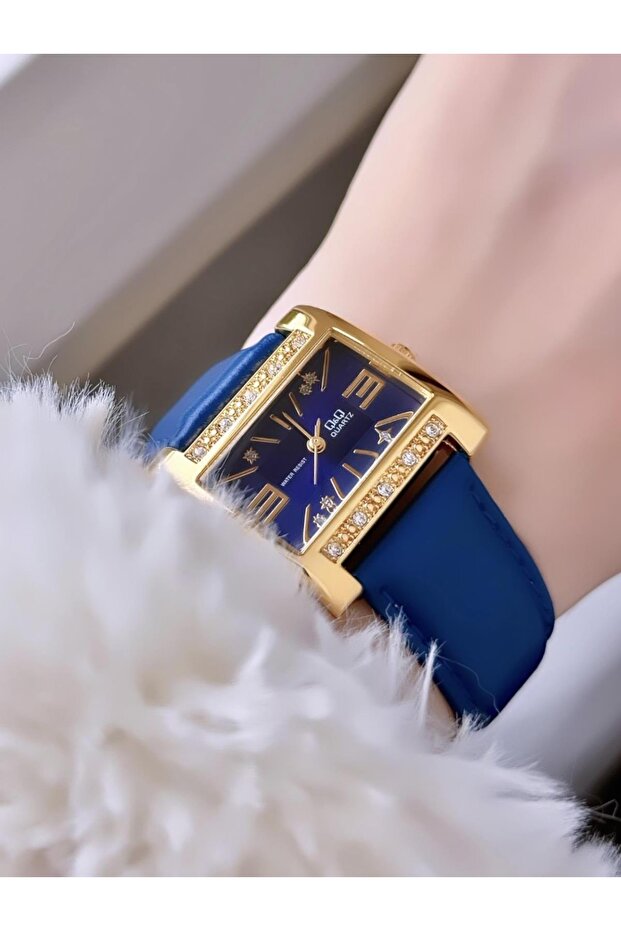 Vintage Women's Leather Band Wristwatch