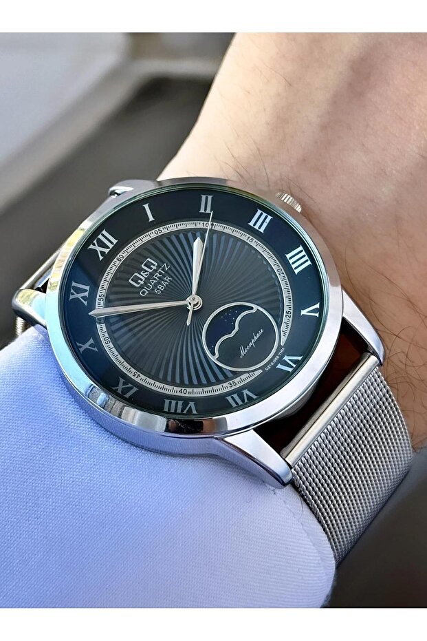 Men's Dark Blue Moving Detail Dial Silver Mesh Cord Analog Watch