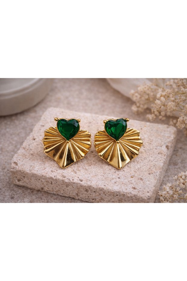 Heart-Shaped Green Stone Earrings – Everyday and Special Occasion Combination