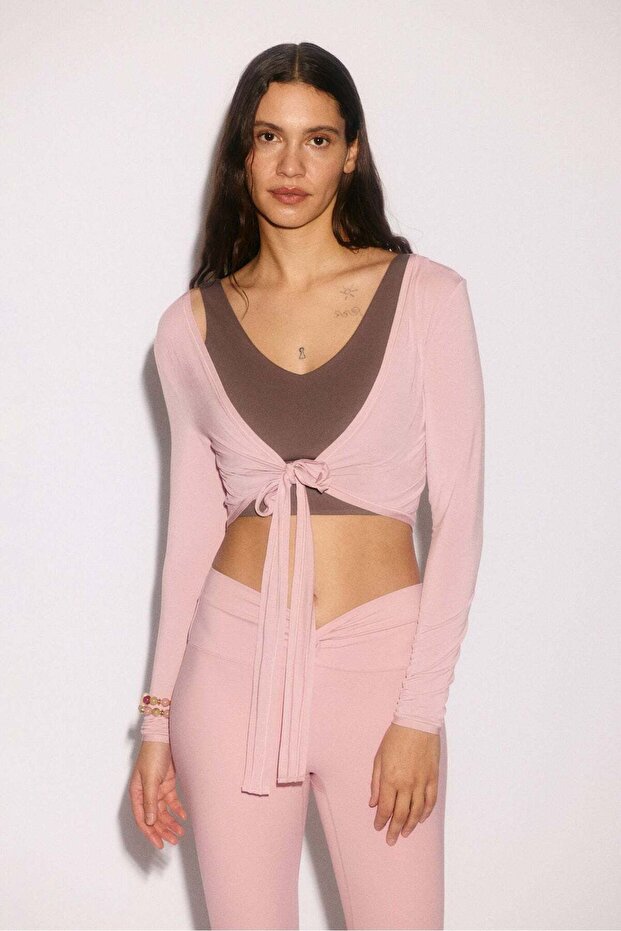 Cropped long-sleeved yoga top