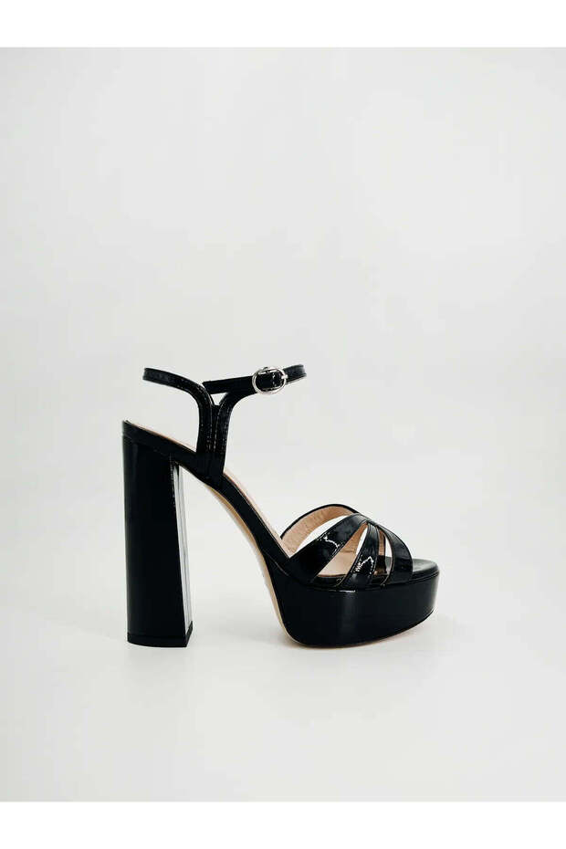 PATENT LEATHER PLATFORM SANDAL