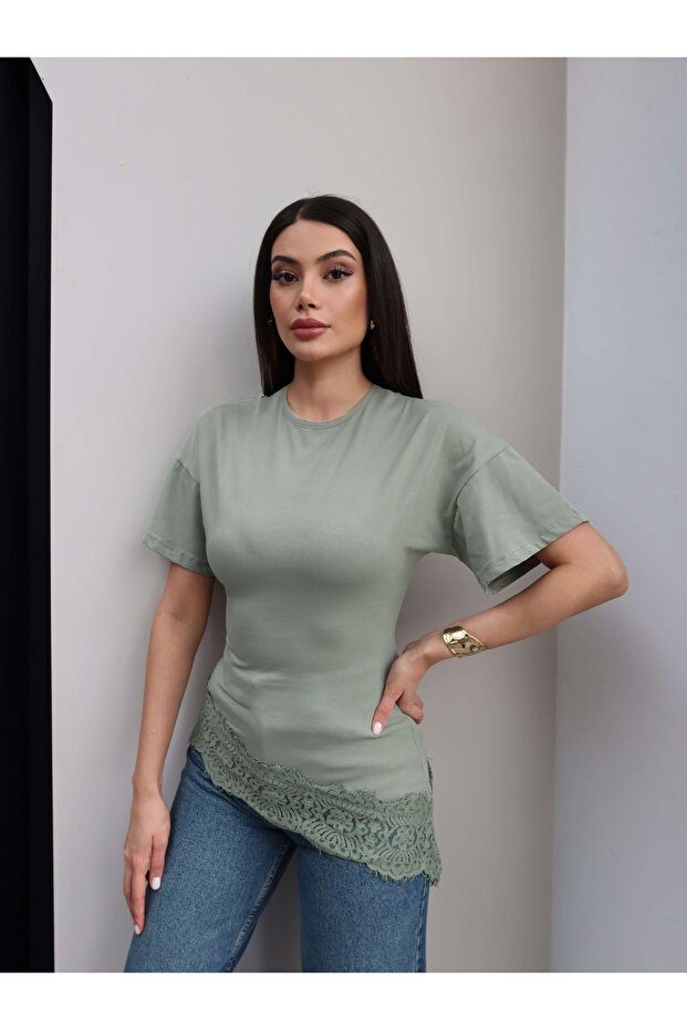 تي شيرت غير متماثل بحافة من الدانتيل