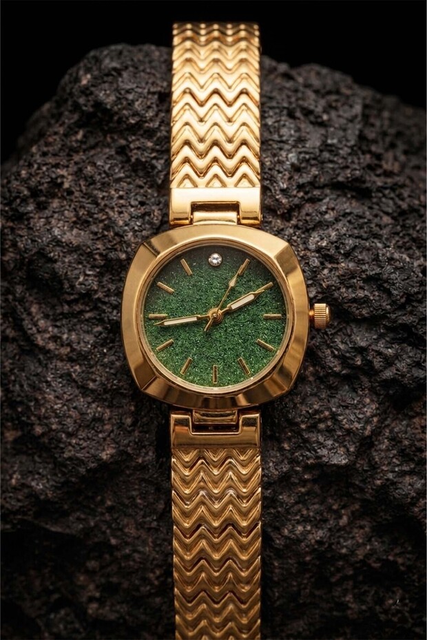 Women's Steel Watch Gold Color Vintage Classic Luxury Edition | Stylish Elegant Green Dial Women's Wristwatch